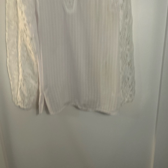 Chico's White Sheer Lace Cutout Sleeve Blouse size 2 /L - Picture 2 of 16